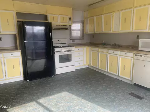 2108 6th Ave W, Williston, ND 58801 photo 7