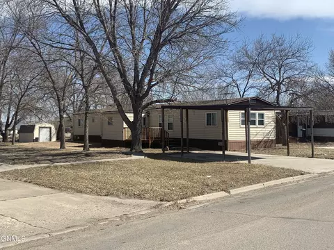 2108 6th Ave W, Williston, ND 58801 photo 1