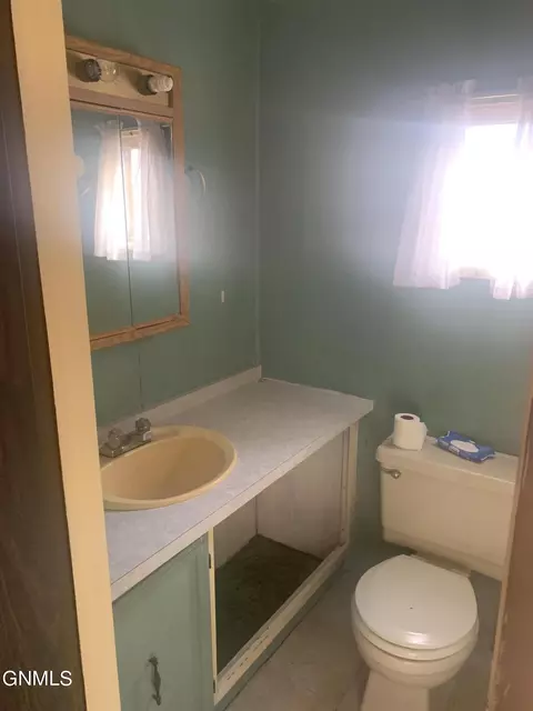 2108 6th Ave W, Williston, ND 58801 photo 8