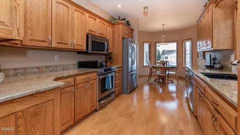 1918 Mesquite Loop, Bismarck, ND 58503 photo 7