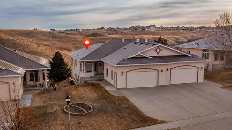 1918 Mesquite Loop, Bismarck, ND 58503 photo 2