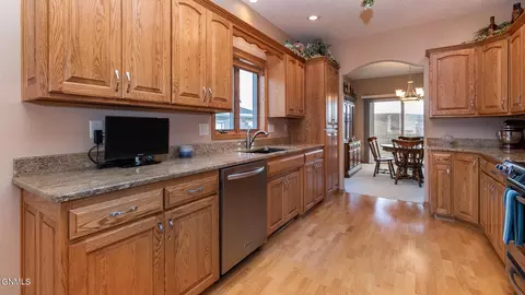 1918 Mesquite Loop, Bismarck, ND 58503 photo 6