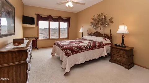 1918 Mesquite Loop, Bismarck, ND 58503 photo 18