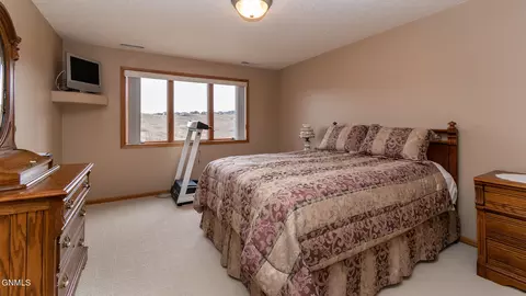 1918 Mesquite Loop, Bismarck, ND 58503 photo 35