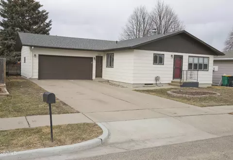 2008 Harmon Ave, Bismarck, ND 58501 photo 1
