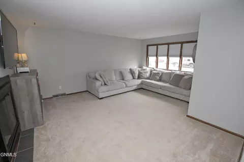 2008 Harmon Ave, Bismarck, ND 58501 photo 2