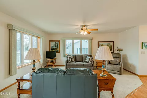 2913 Colorado Dr E, Bismarck, ND 58503 photo 6