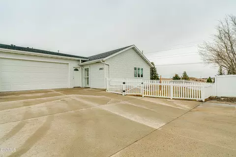2913 Colorado Dr E, Bismarck, ND 58503 photo 35