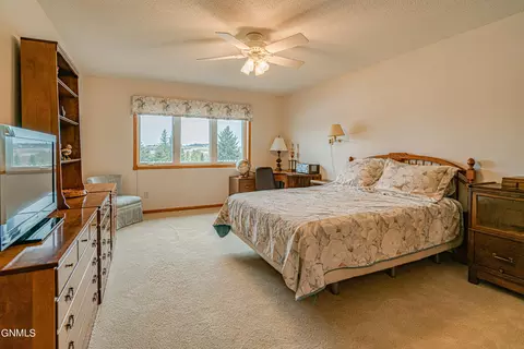 2913 Colorado Dr E, Bismarck, ND 58503 photo 15