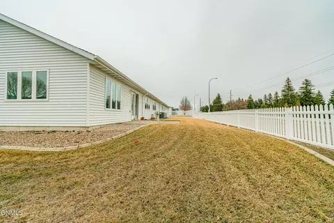2913 Colorado Dr E, Bismarck, ND 58503 photo 37