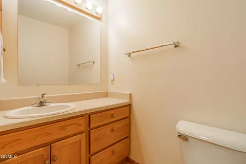 2913 Colorado Dr E, Bismarck, ND 58503 photo 32