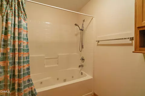 2913 Colorado Dr E, Bismarck, ND 58503 photo 22