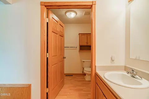2913 Colorado Dr E, Bismarck, ND 58503 photo 21