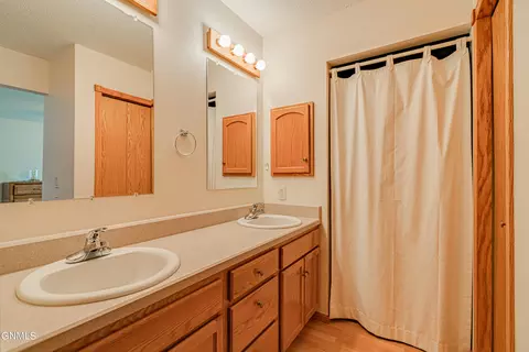 2913 Colorado Dr E, Bismarck, ND 58503 photo 19