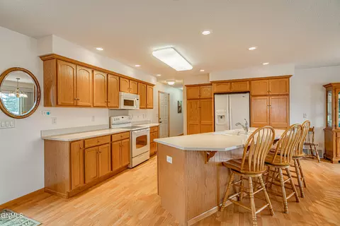 2913 Colorado Dr E, Bismarck, ND 58503 photo 2