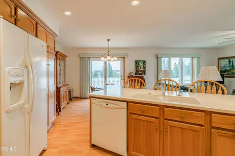 2913 Colorado Dr E, Bismarck, ND 58503 photo 12