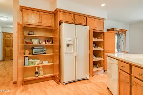 2913 Colorado Dr E, Bismarck, ND 58503 photo 3