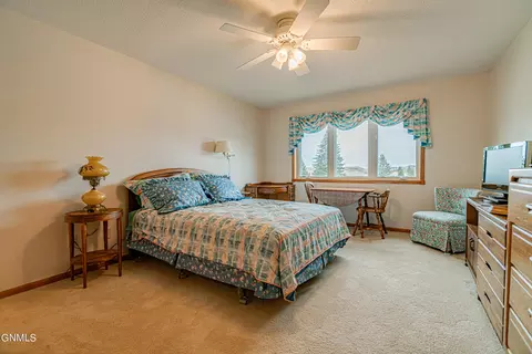 2913 Colorado Dr E, Bismarck, ND 58503 photo 17