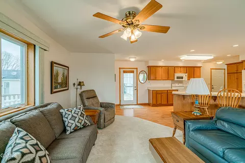 2913 Colorado Dr E, Bismarck, ND 58503 photo 8