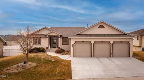 4701 Boulder Ridge Rd, Bismarck, ND 58503 photo 1