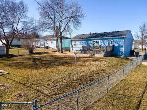 403 11th St NW, Mandan, ND 58554 photo 34