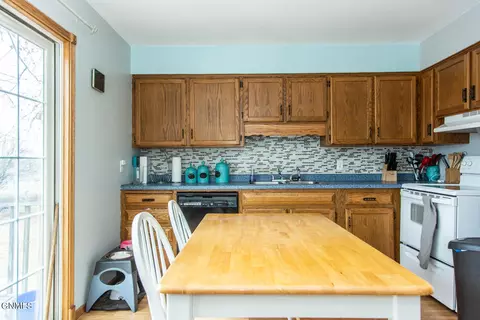 403 11th St NW, Mandan, ND 58554 photo 8