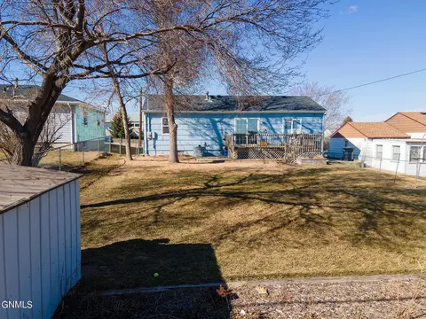 403 11th St NW, Mandan, ND 58554 photo 32