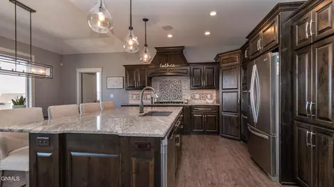 5709 Crested Butte Rd, Bismarck, ND 58503 photo 11