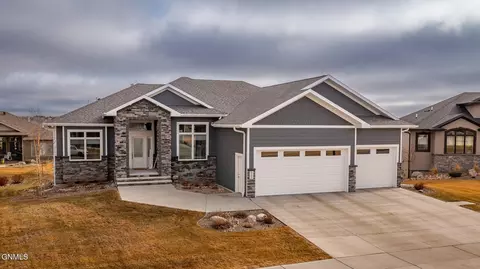 5709 Crested Butte Rd, Bismarck, ND 58503 photo 2