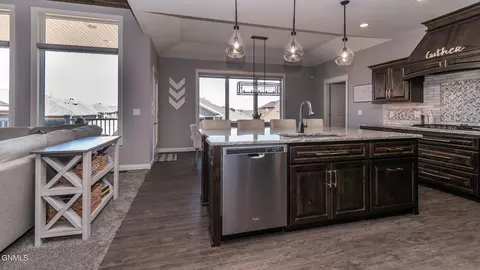 5709 Crested Butte Rd, Bismarck, ND 58503 photo 17