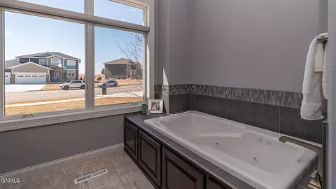 5709 Crested Butte Rd, Bismarck, ND 58503 photo 26