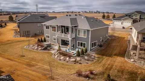 5709 Crested Butte Rd, Bismarck, ND 58503 photo 3