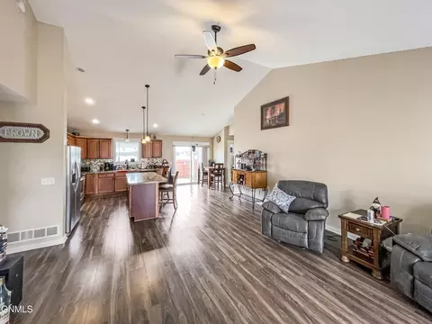 13348 Yellowstone Meadow St, Williston, ND 58801 photo 5