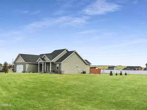 13348 Yellowstone Meadow St, Williston, ND 58801 photo 1