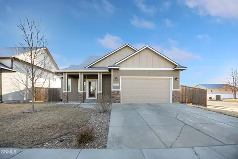 2002 19th Ave W, Williston, ND 58801 photo 1