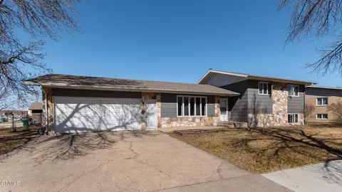 206 Denver Ave, Bismarck, ND 58504 photo 1