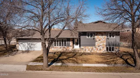 206 Denver Ave, Bismarck, ND 58504 photo 2