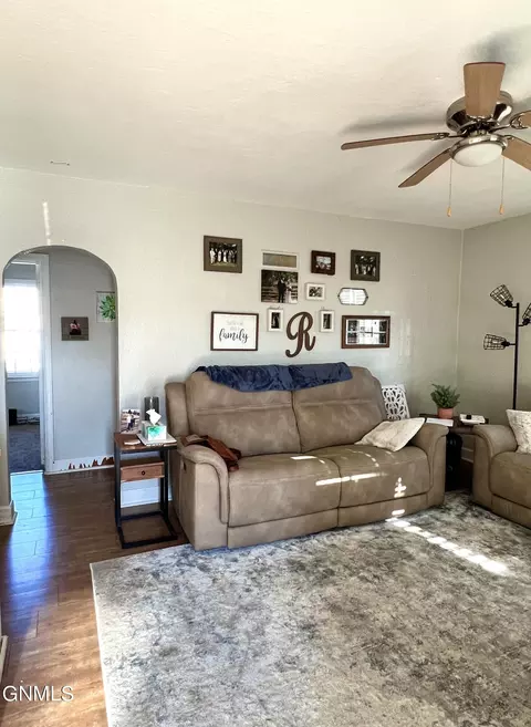 614 1st Ave E, Williston, ND 58801 photo 3