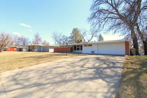 232 Souris Dr, Minot, ND 58701 photo 3