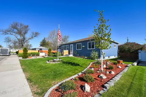 716 17th St W, Williston, ND 58801 photo 1