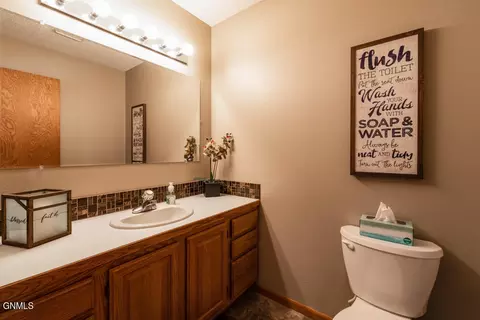 1901 Lincoln Pl NW, Mandan, ND 58554 photo 18