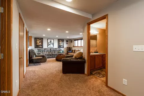 1901 Lincoln Pl NW, Mandan, ND 58554 photo 37