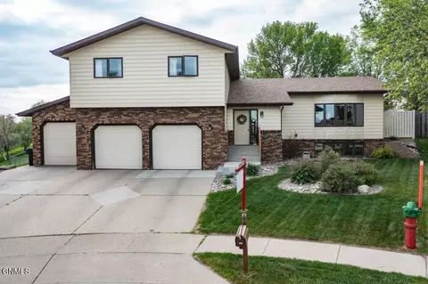 1901 Lincoln Pl NW, Mandan, ND 58554 photo 5