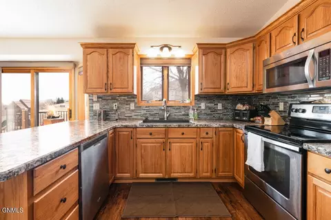1901 Lincoln Pl NW, Mandan, ND 58554 photo 8