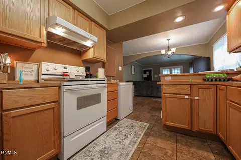 716 N 3rd St, Bismarck, ND 58501 photo 9