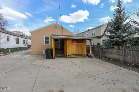 716 N 3rd St, Bismarck, ND 58501 photo 2