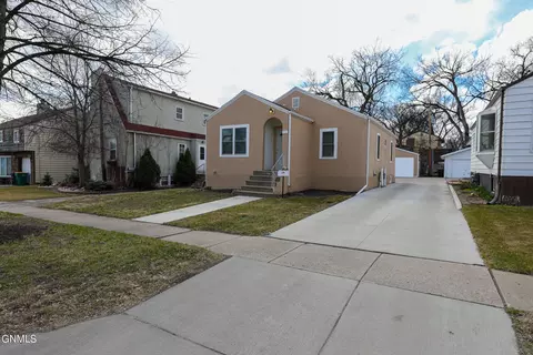 716 N 3rd St, Bismarck, ND 58501 photo 1