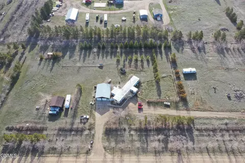 5078 Sunrise Dr, Williston, ND 58801 photo 3