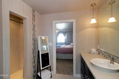 4119 Shoal Loop SE, Mandan, ND 58554 photo 12