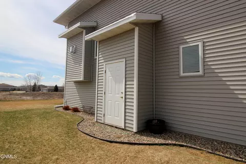 4119 Shoal Loop SE, Mandan, ND 58554 photo 30